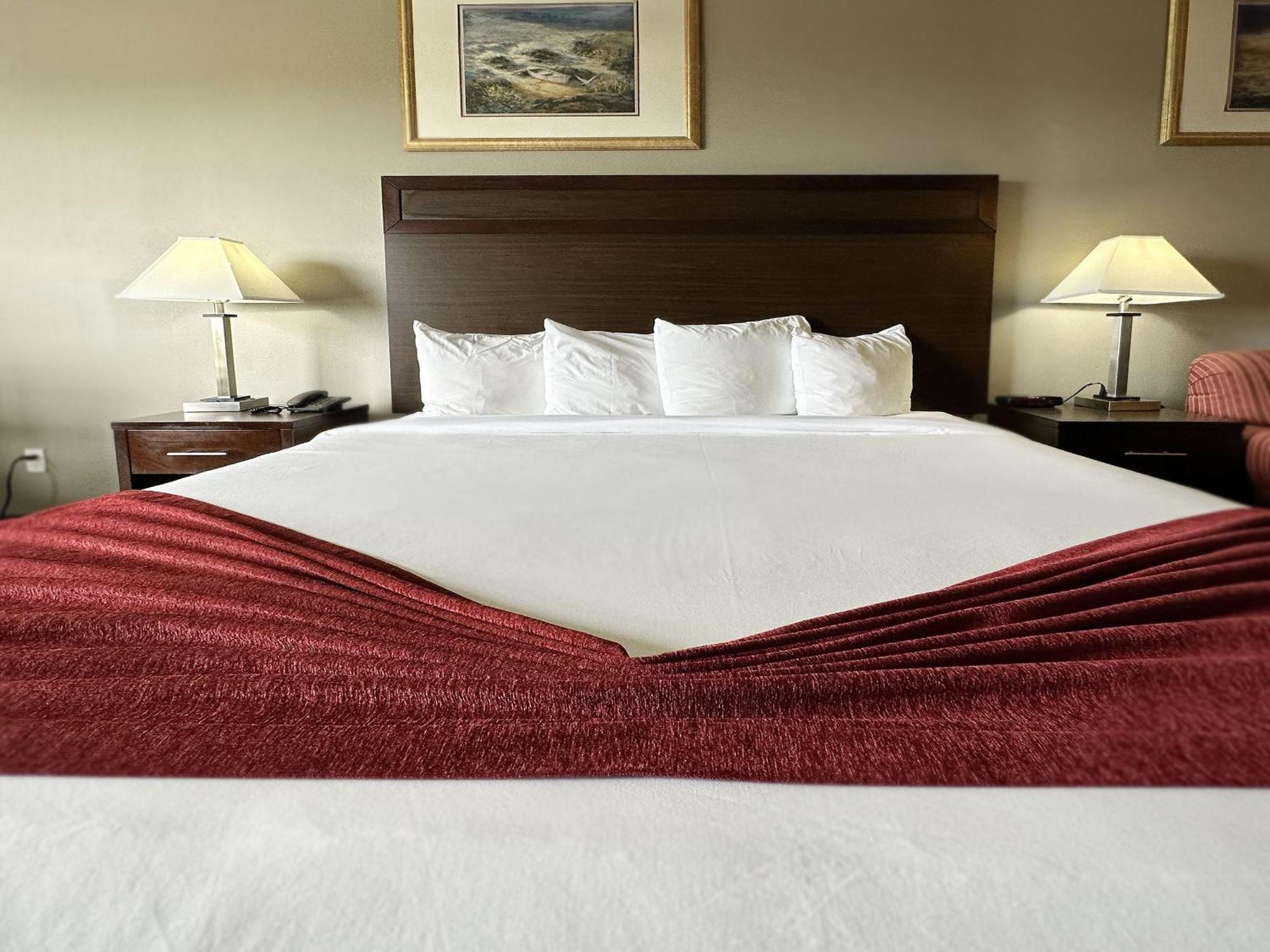 אושן שורס Bayvue Hotel, Resort & Suites מראה חיצוני תמונה