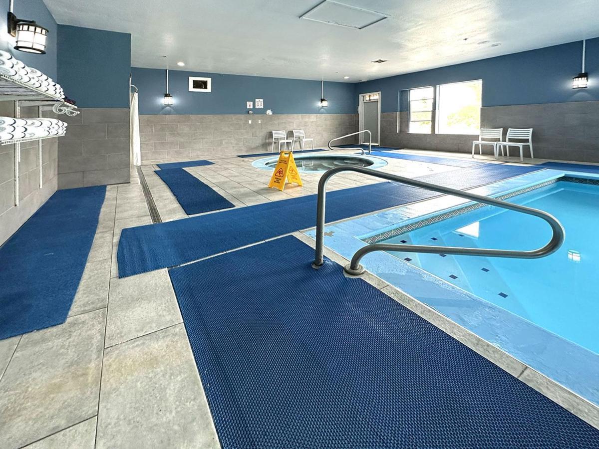 אושן שורס Bayvue Hotel, Resort & Suites מראה חיצוני תמונה
